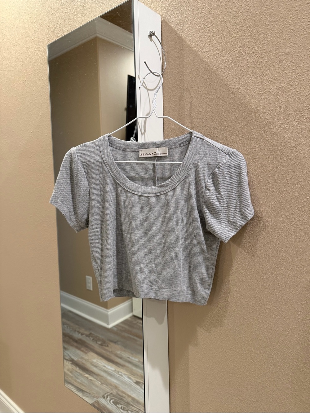 Zenana Outfitters Light Gray Ribbed Short Sleeve Crop Top